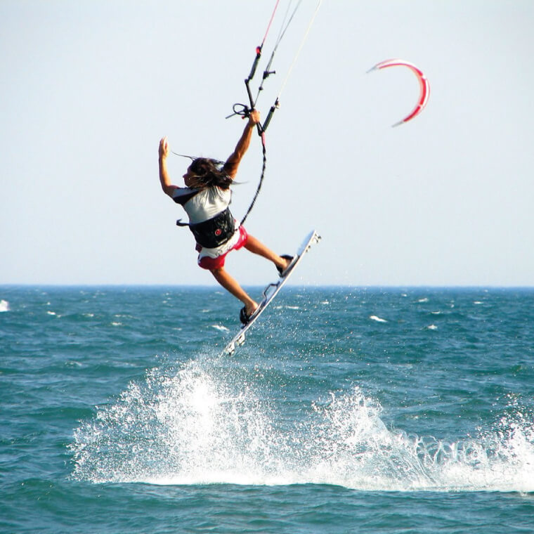 Surfing, windsurfing, kitesurfing